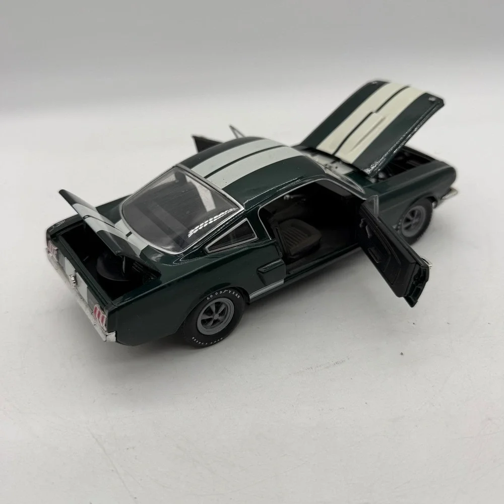 M2 Machines 1966 Shelby GT350 1:24 Scale Ivy Green w/ Stripe Diecast Metal Car